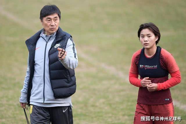媒体人：骑士管理层没能说服詹姆斯 阵容没说服力 东决已是天花板